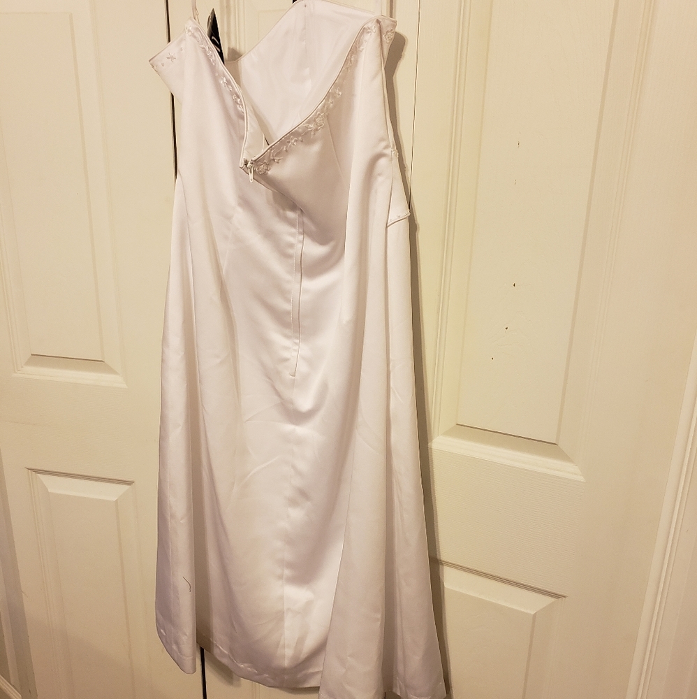 **Resale** NWT wedding gown